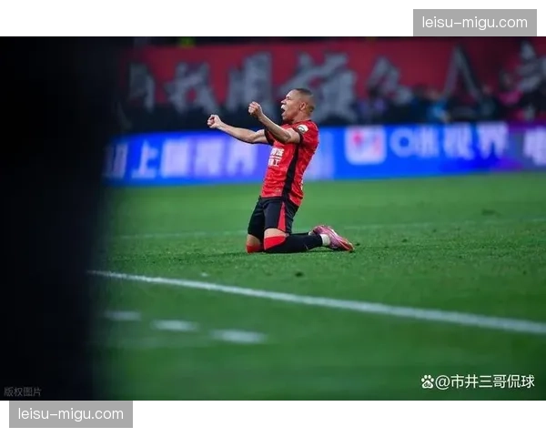 蓉城新援茹萨精准补位，双后腰配置增强中场拦截与出球稳定性